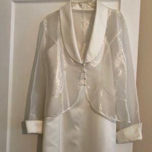 Wedding Dress size 18 fits like a 16